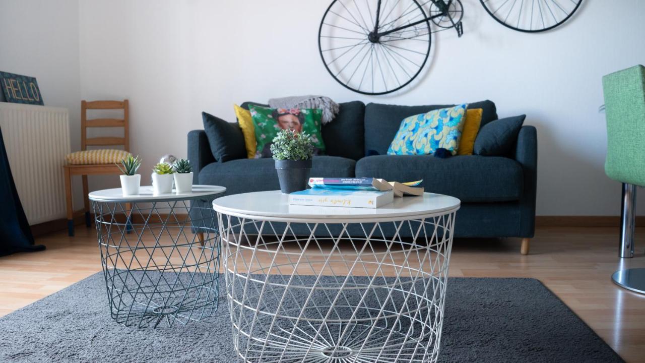 Happy With Private Parking Apartment *